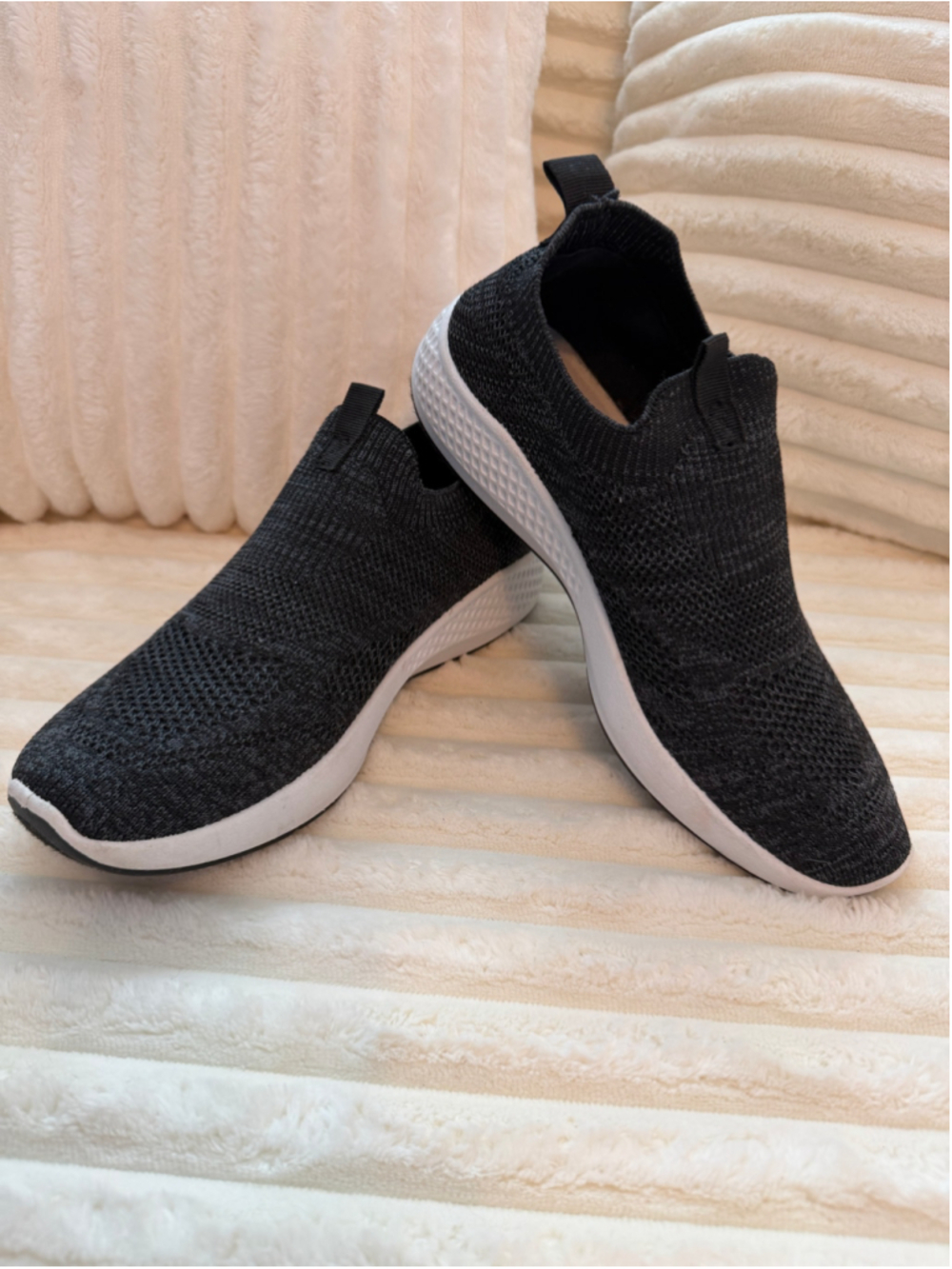 Women's Tommy Bahama Comfy Slip-On Knit Sneakers Black and White Sz 7